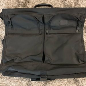 TUMI Alpha 231D3 Black Bi-Fold Garment Bag CarryOn